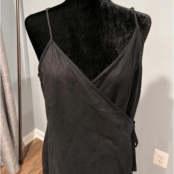 Black strap front wrap dress!🖤 - Picture 1 of 8